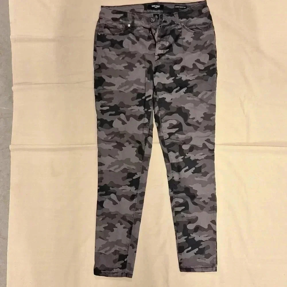NWOT Nine West Camouflage Skinny Jeans